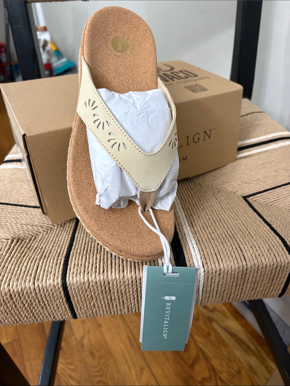 Women's Comfort Thong sandal Waco NWT sand